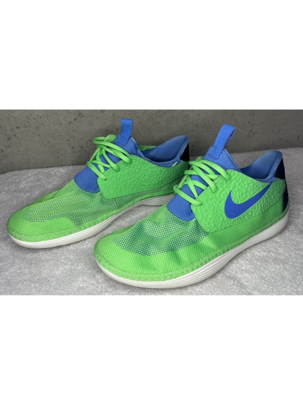 Nike SolarSoft Men's Shoes Sz 10 Lime Green Blue 555301-340 Lightweight Sneakers